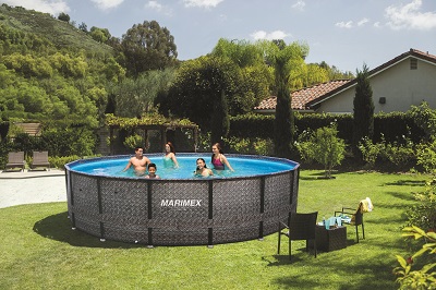 Bazén na zahradě